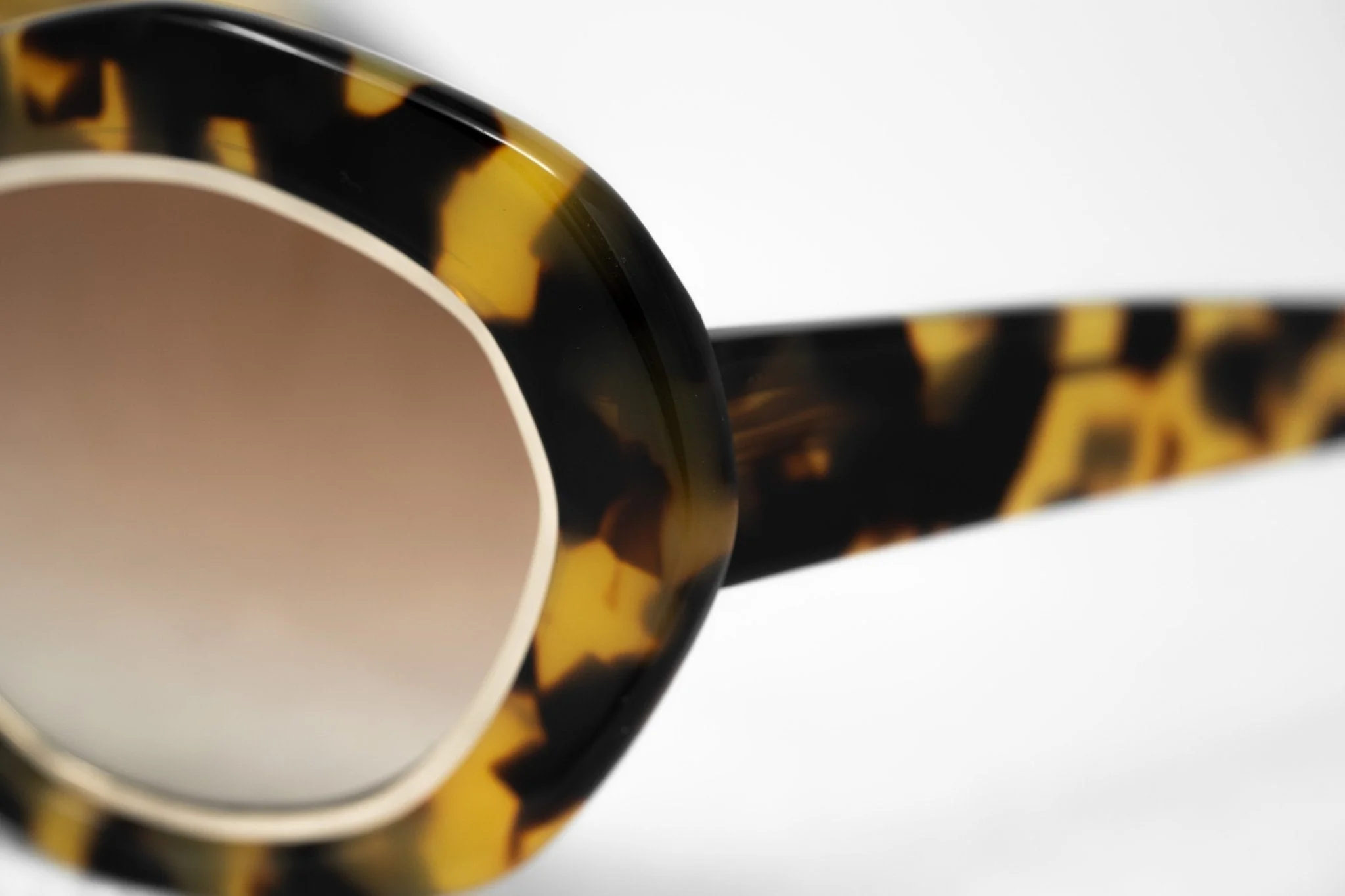 Erdem Ladies Sunglasses Oversized Gold Tortoise Shell and Brown - Image 9
