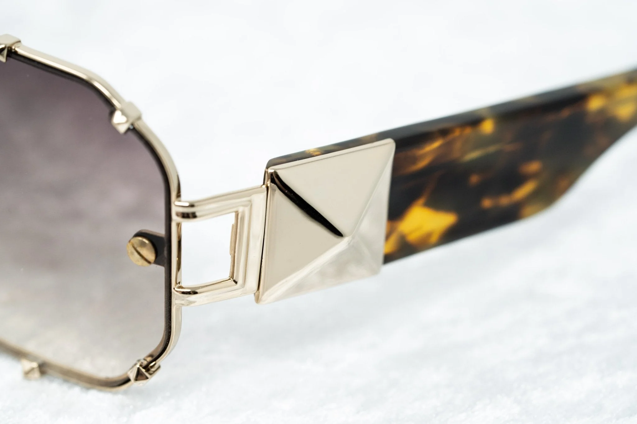 Giles Deacon Sunglasses Shield Tortoise Shell and Brown - Image 8