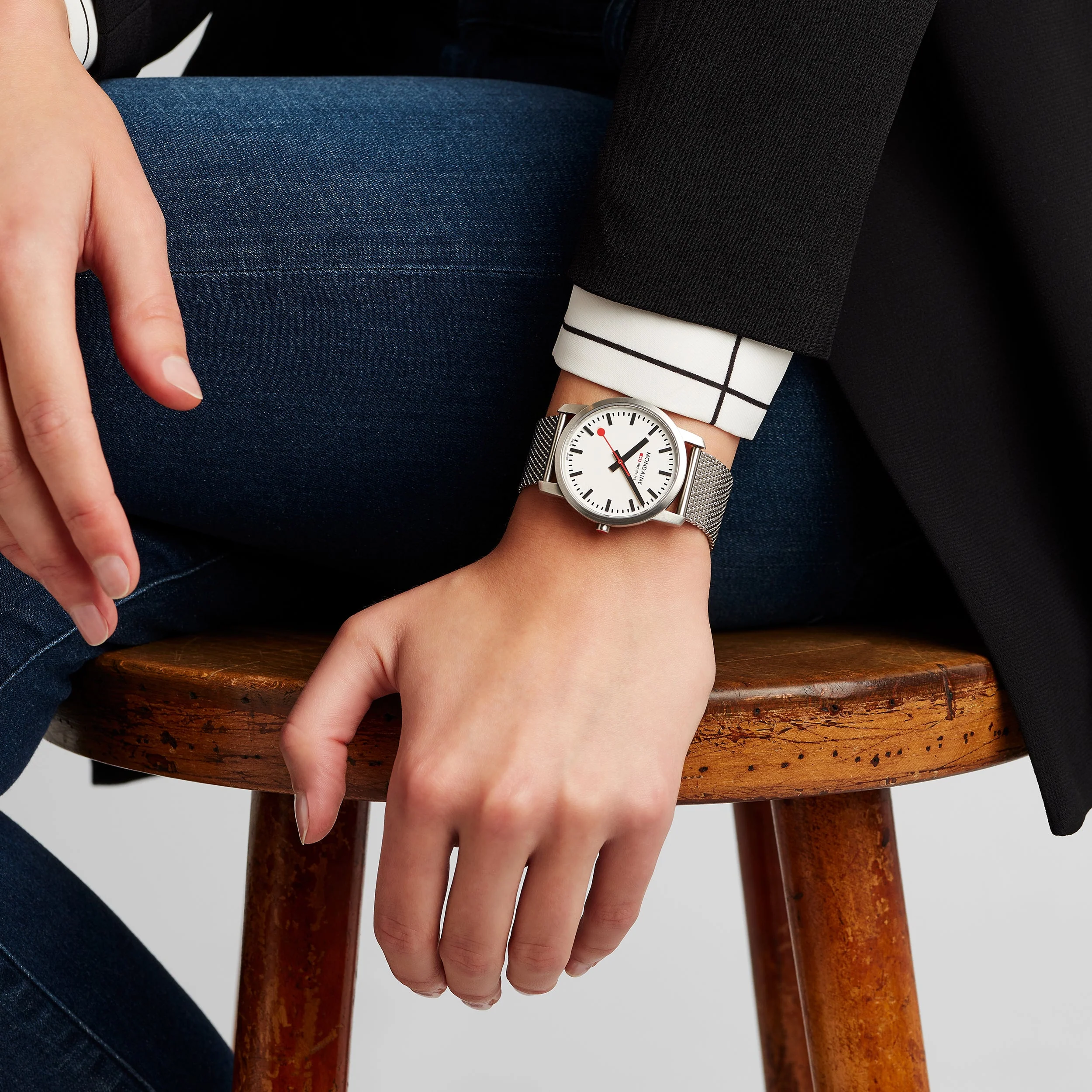 Mondaine Simply Elegant Unisex White Watch - Image 5