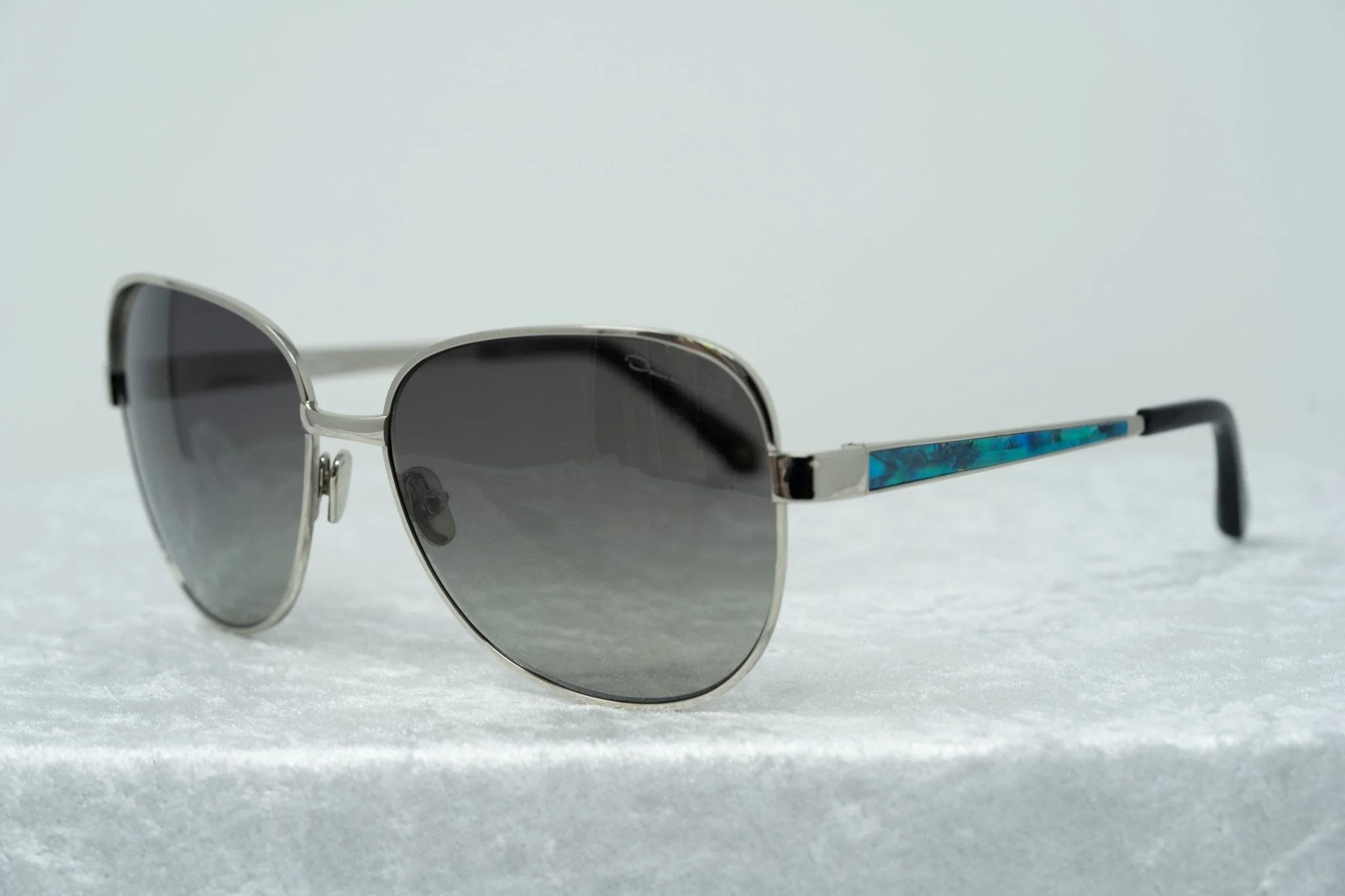 Oscar De La Renta Sunglasses Oversized Silver and Grey - Image 5